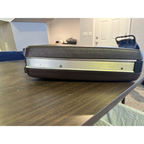 Vintage Samsonite SIGNAT Classic Brown Hard Shell Low Profile Brief Case w/ KEYS - Picture 6 of 16